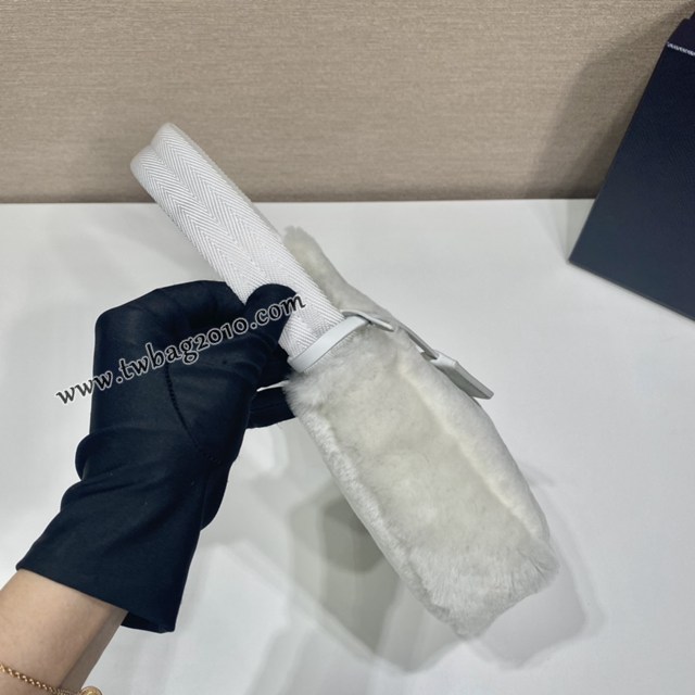 Prada專櫃新款Hobo毛毛包 款號：NE515 普拉達秋冬爆款女包腋下包 csp1298